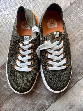 Reef Kids Olive Knit Sneakers with White Laces and Orange Accents Size 3 Youth